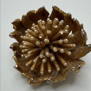 Stunning Capri Signed Gold and Pearl Floral Brooch. VTG